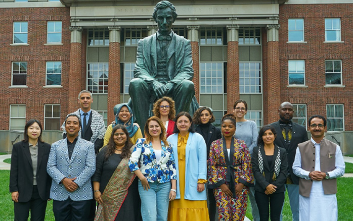 Humphrey Fellows with Lincoln statue